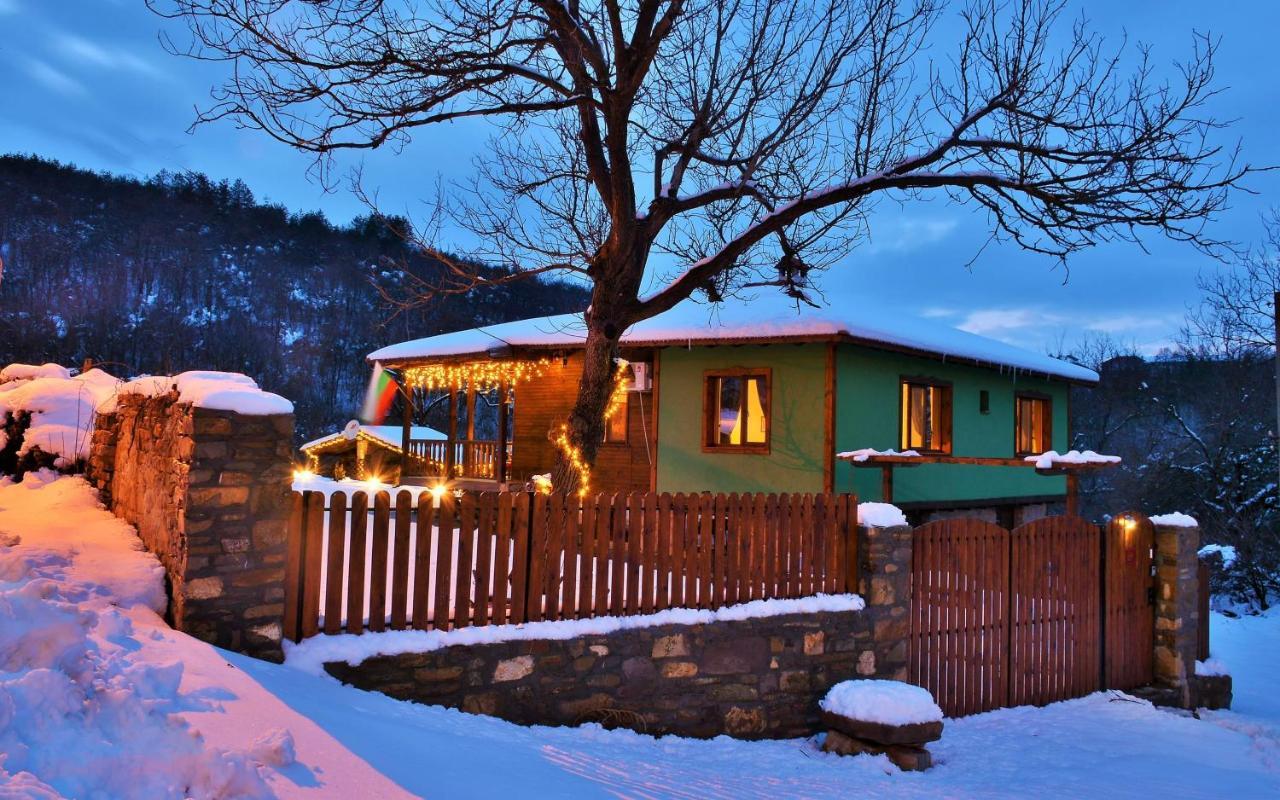 Къща Край Реката/ House By The River Vetrintsi Extérieur photo