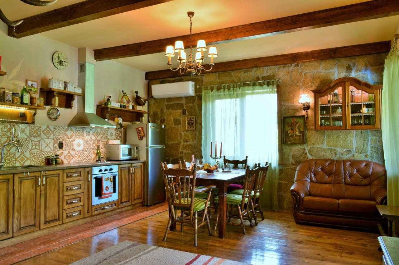 Къща Край Реката/ House By The River Vetrintsi Extérieur photo