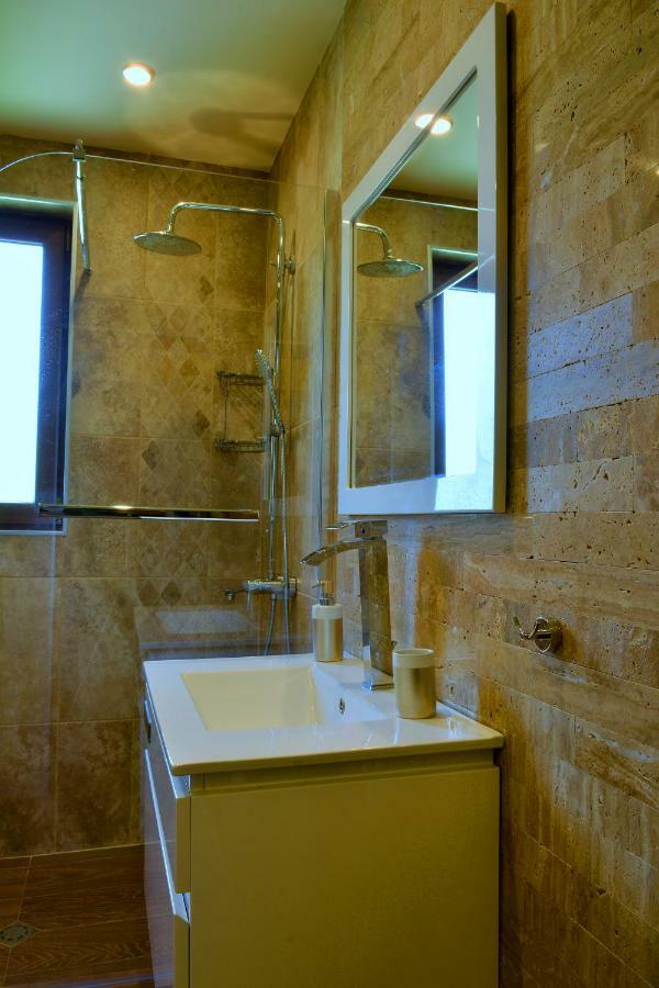 Къща Край Реката/ House By The River Vetrintsi Extérieur photo